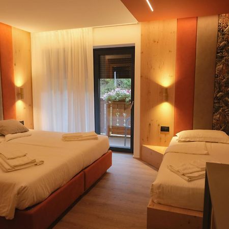 מואנה Flos Hotel מראה חיצוני תמונה