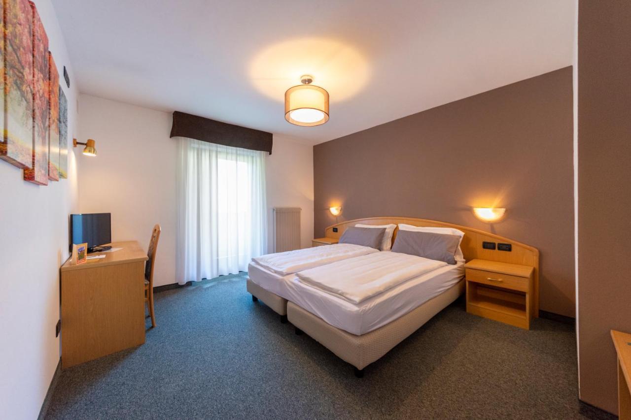 מואנה Flos Hotel מראה חיצוני תמונה