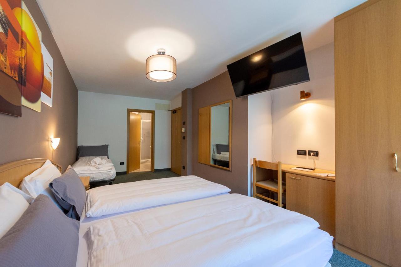 מואנה Flos Hotel מראה חיצוני תמונה