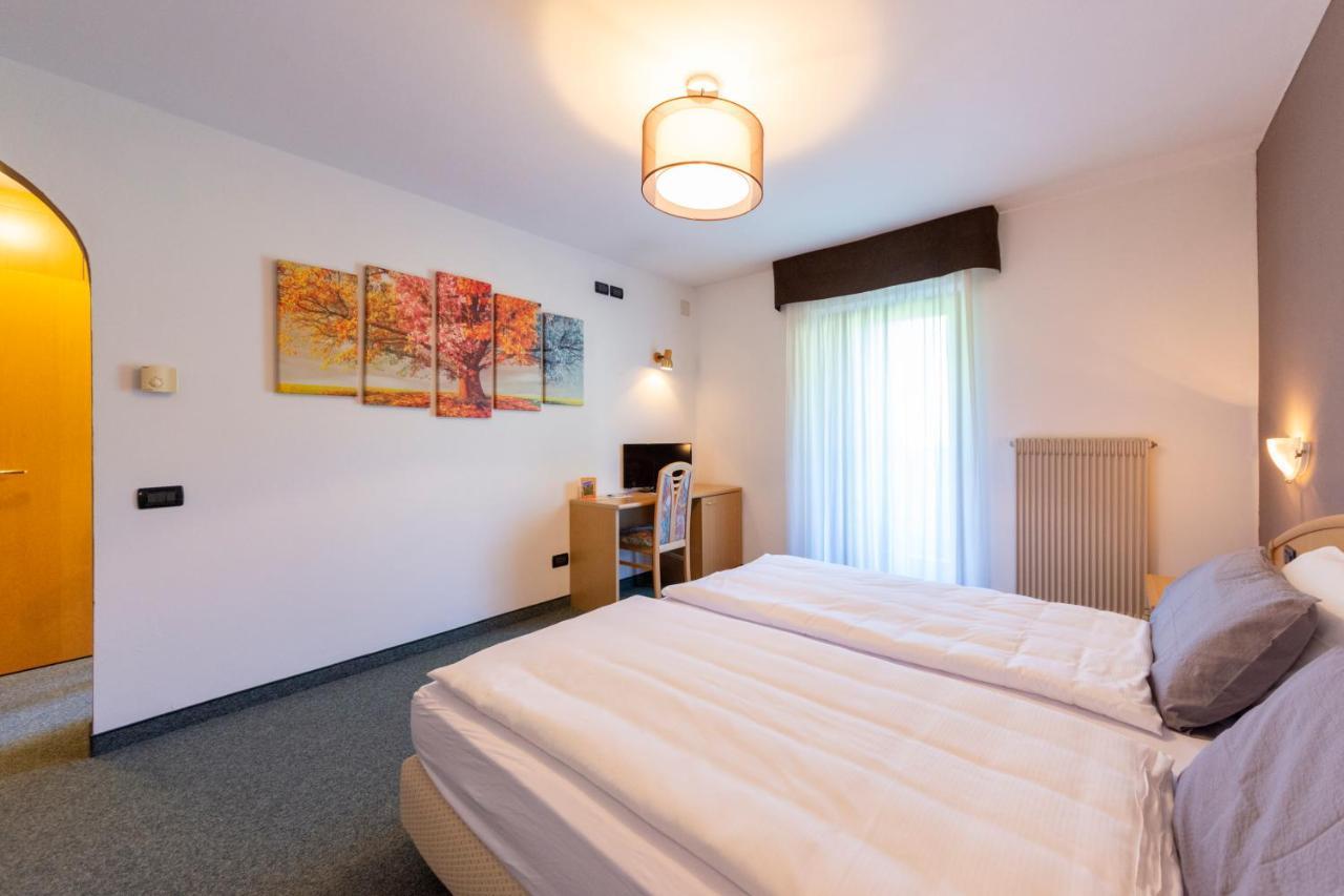 מואנה Flos Hotel מראה חיצוני תמונה