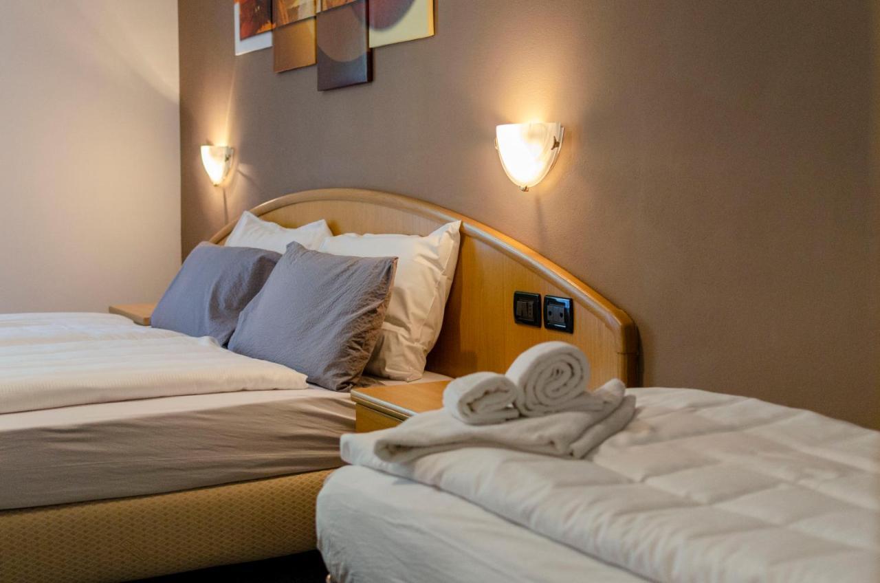 מואנה Flos Hotel מראה חיצוני תמונה