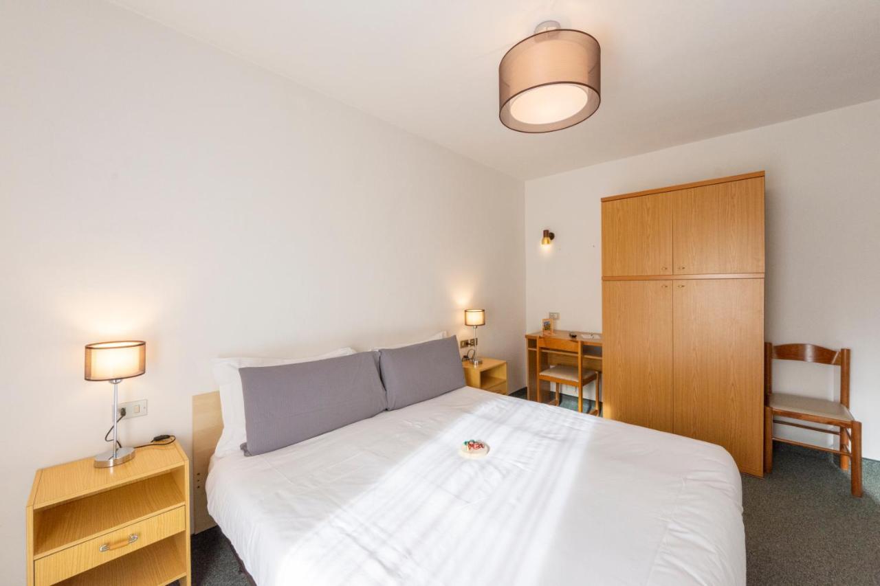 מואנה Flos Hotel מראה חיצוני תמונה