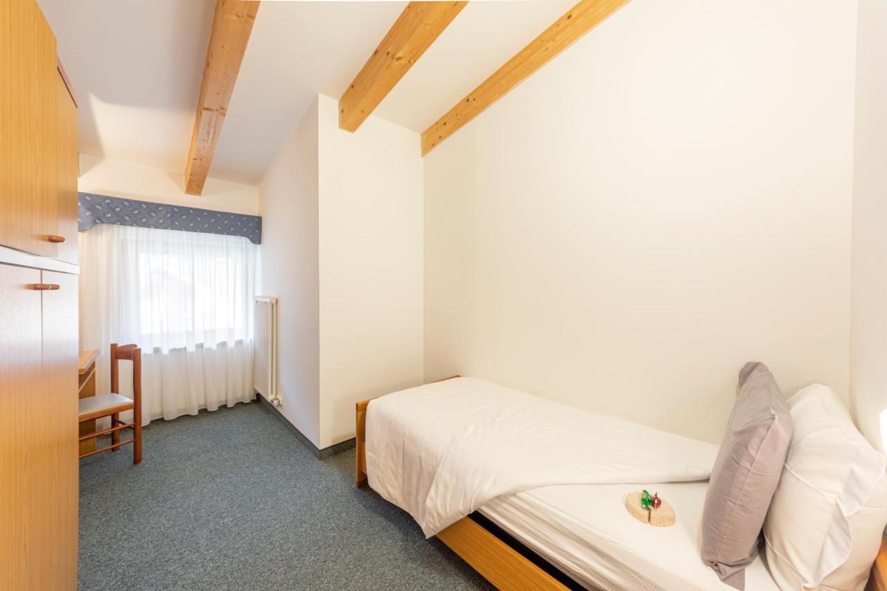 מואנה Flos Hotel מראה חיצוני תמונה