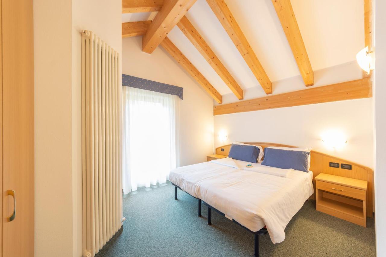 מואנה Flos Hotel מראה חיצוני תמונה