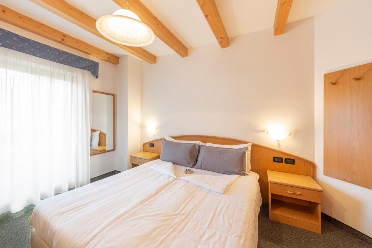 מואנה Flos Hotel מראה חיצוני תמונה