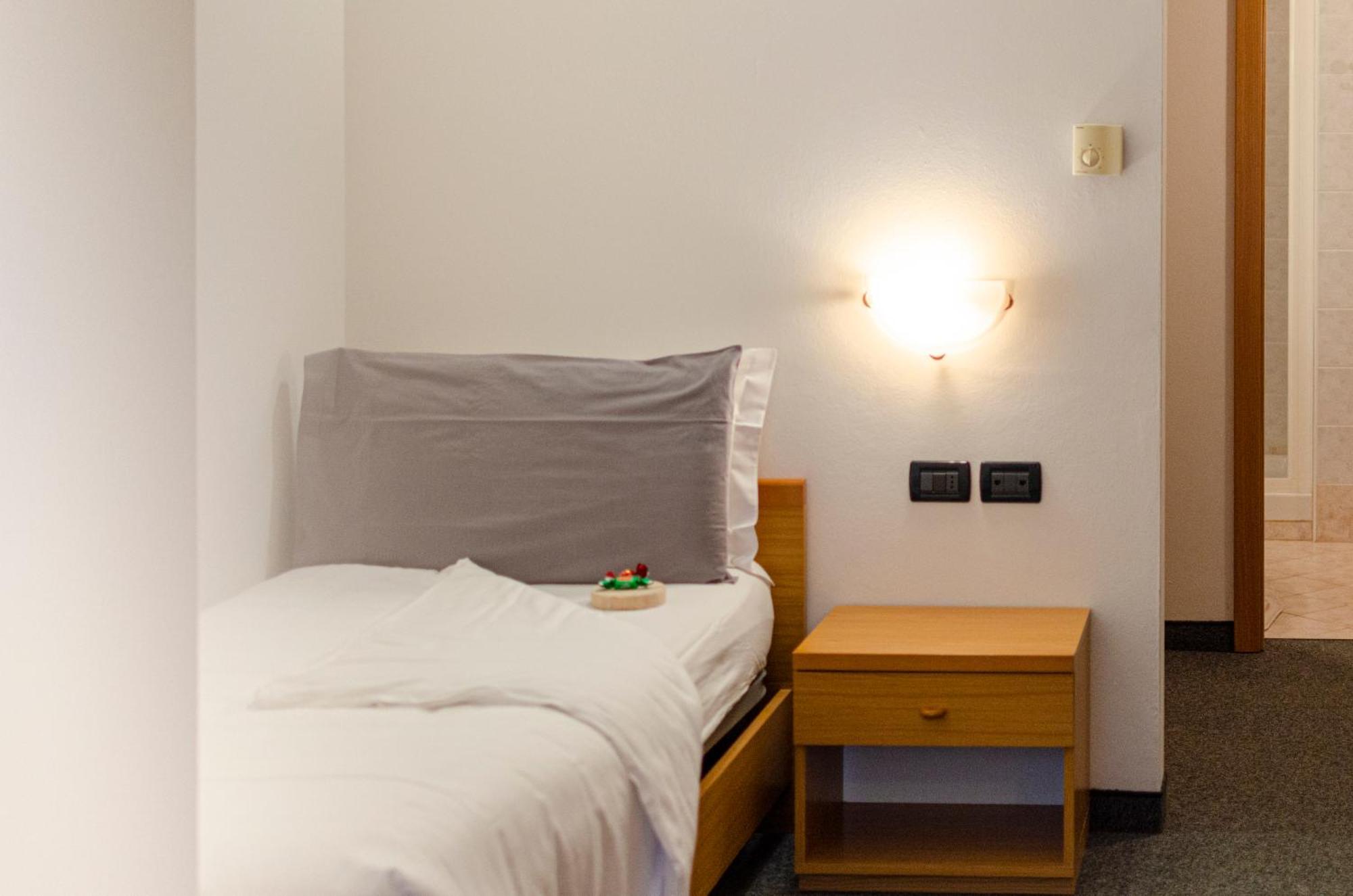 מואנה Flos Hotel מראה חיצוני תמונה