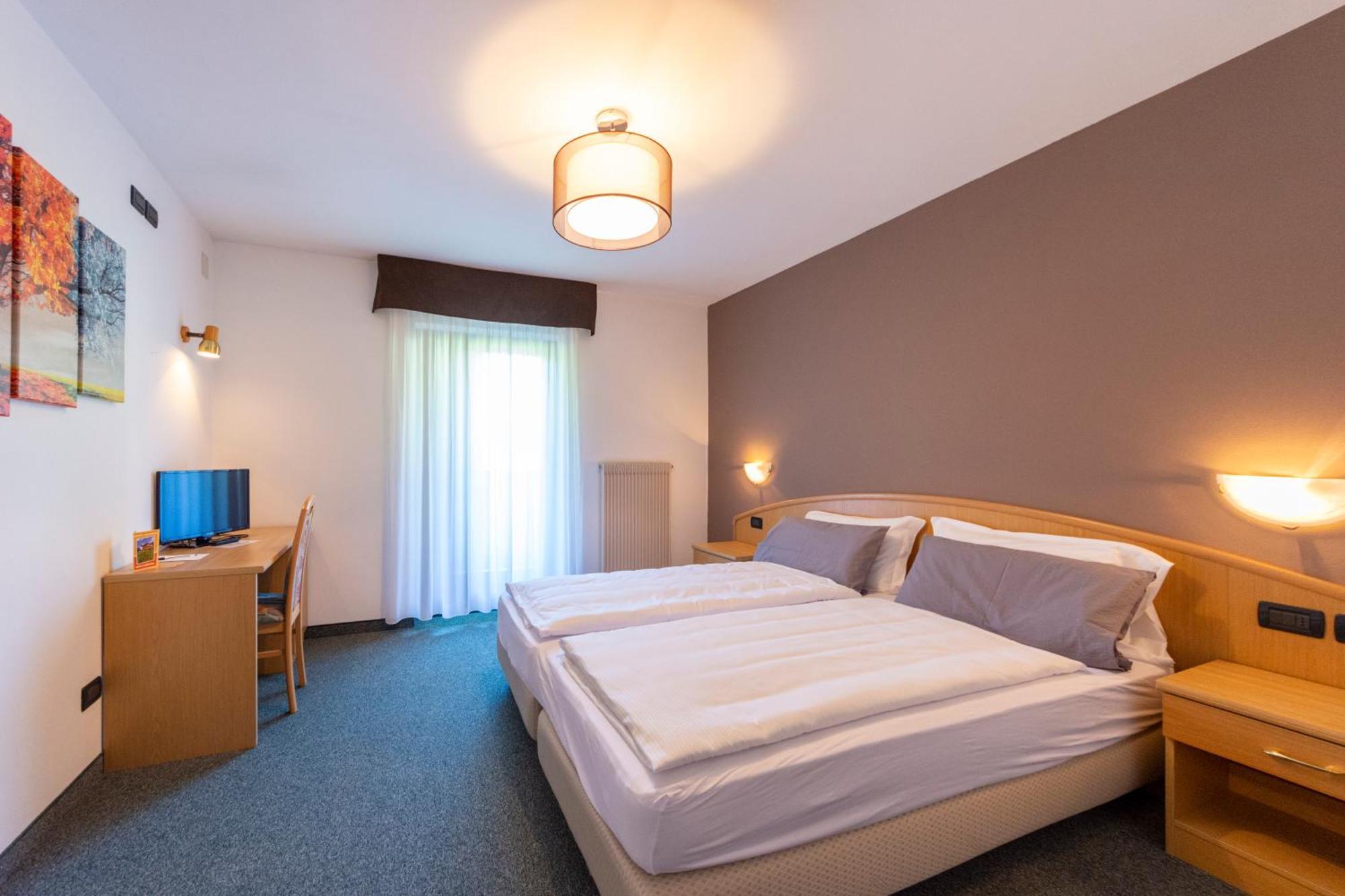 מואנה Flos Hotel מראה חיצוני תמונה