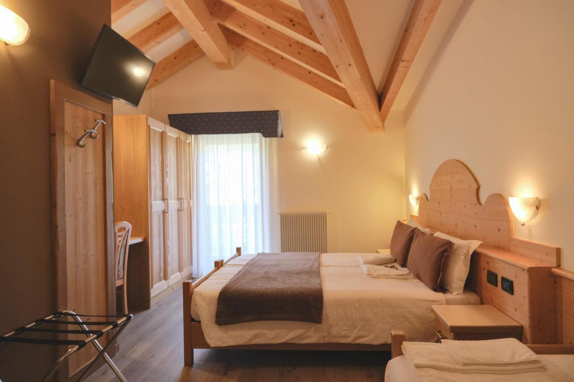 מואנה Flos Hotel מראה חיצוני תמונה