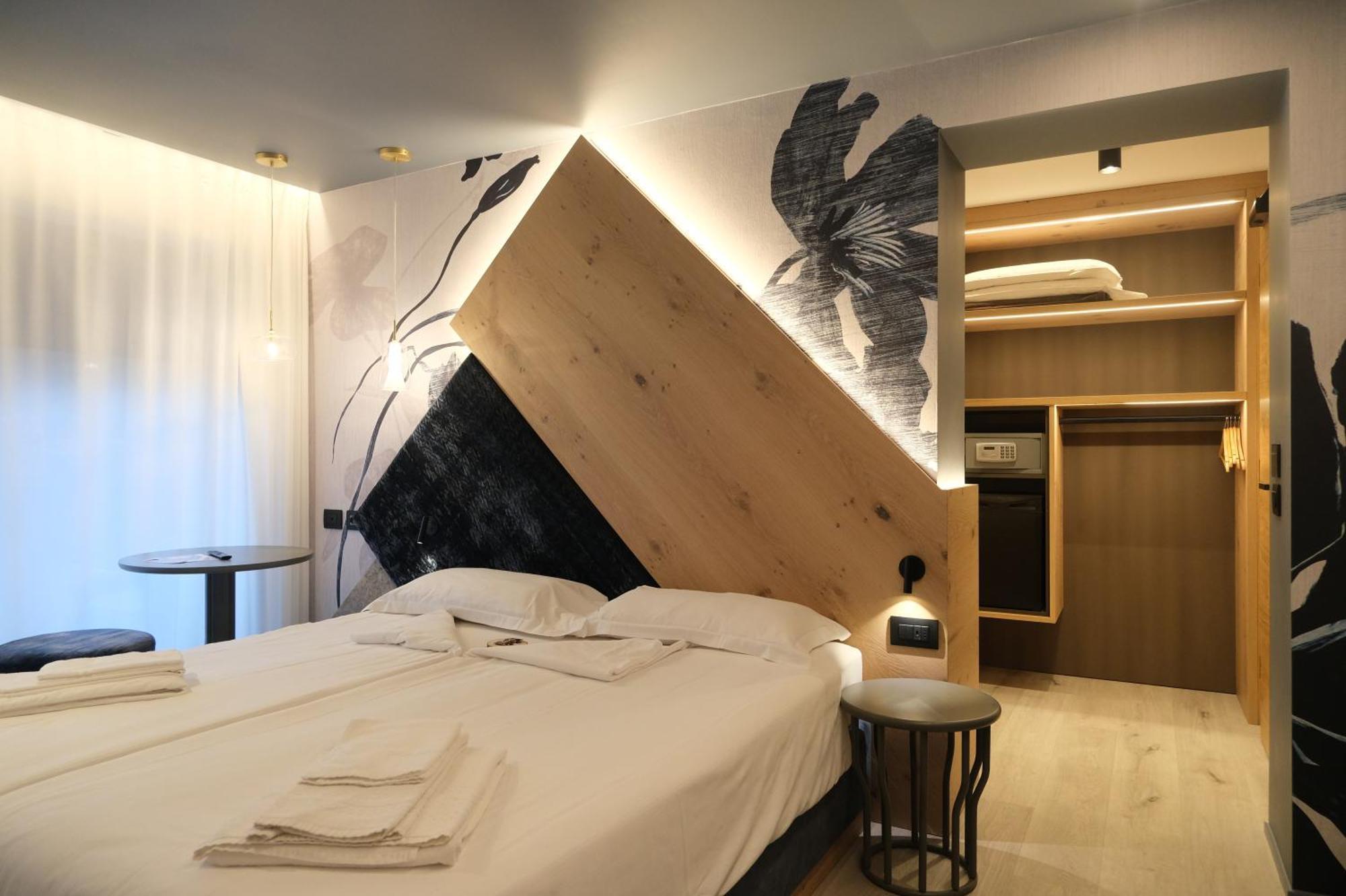 מואנה Flos Hotel מראה חיצוני תמונה