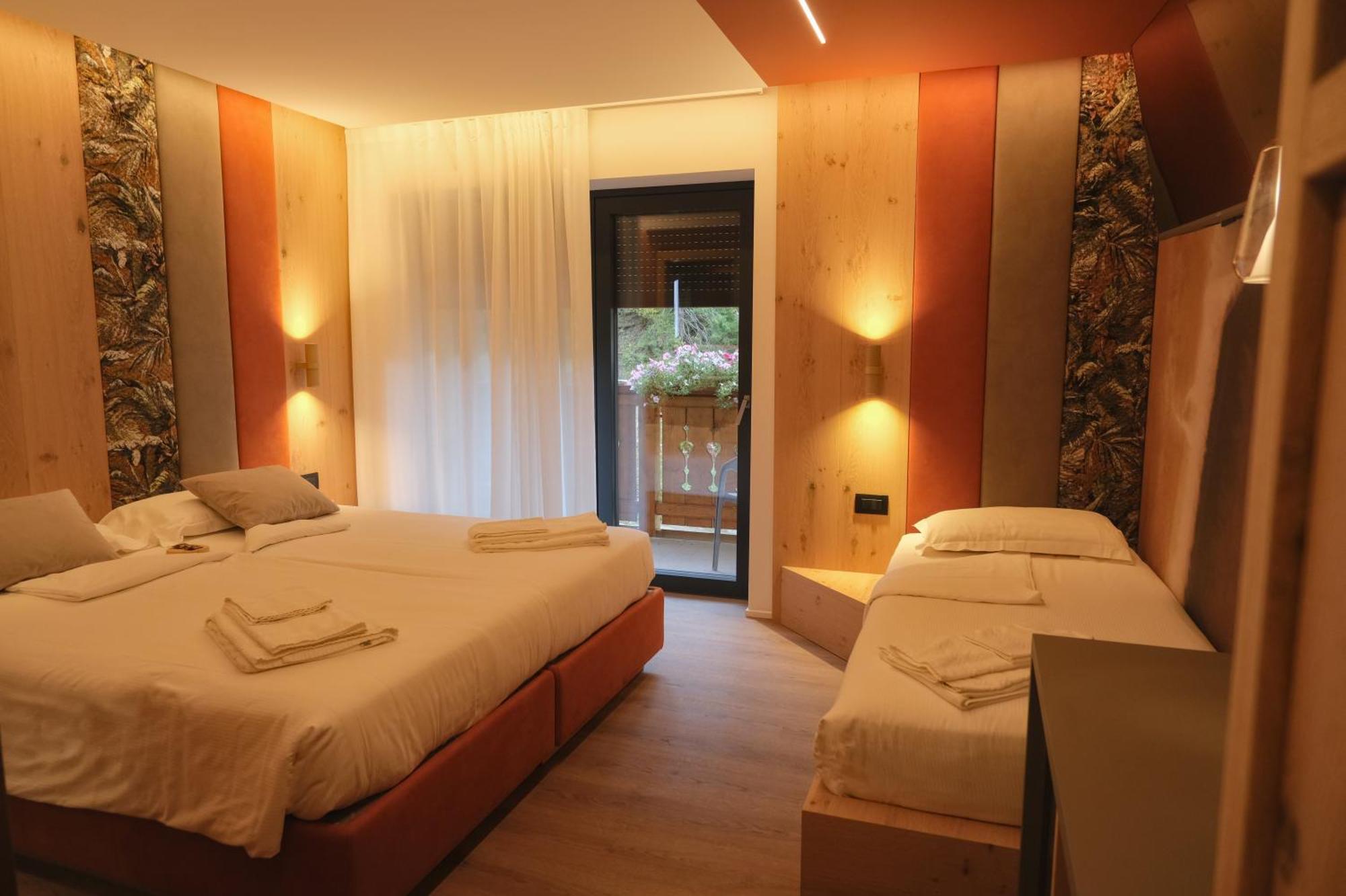 מואנה Flos Hotel מראה חיצוני תמונה